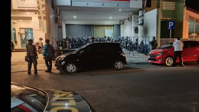 Police Raid Pinjol Office in Sleman Yogyakarta