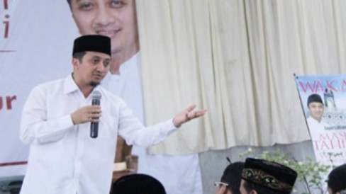 Ustaz Yusuf Mansur Doakan Golkar Sukses Di Pemilu