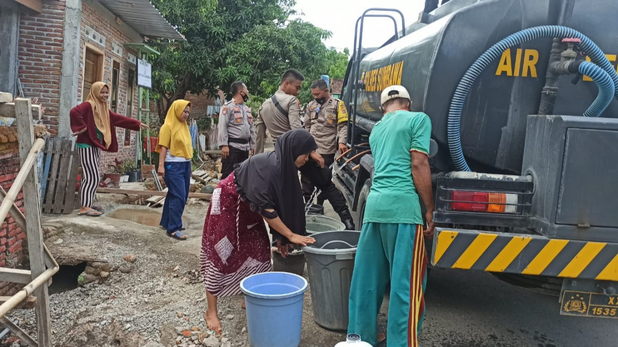 Sejumlah Desa Di Sumbawa NTB Krisis Air Bersih Di Musim Kemarau, Polres ...