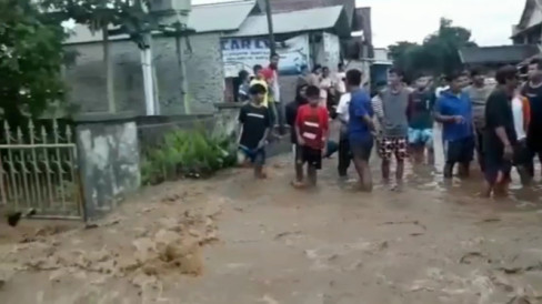 Akibat Tanggul Sungai Cisunggalah Jebol, Banjir Terjang Permukiman Warga