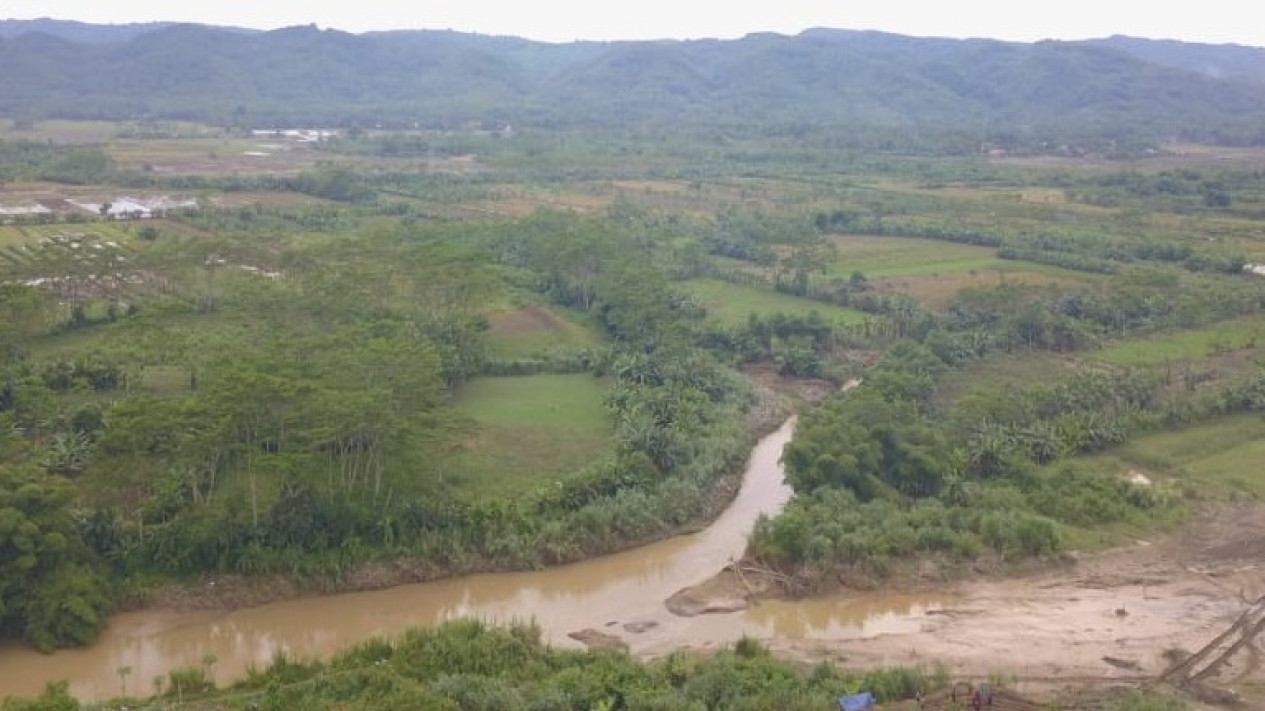 Banjir Surut , Tanggul Sungai Cikawung Di Cilacap Mulai Diperbaiki