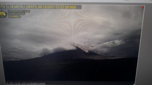 Erupsi Semeru Kondisi Pagi Ini Awan Panas Guguran Kembali Terjadi