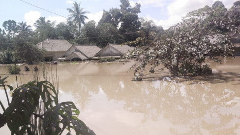 Banjir Lahar Dingin Susulan Dari Gunung Semeru Mengubur Satu Dusun