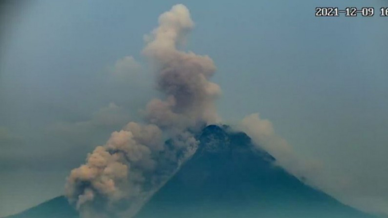 Gunung Merapi Luncurkan Awan Panas Guguran Sejauh 2,2 Km Ke Arah Kali ...