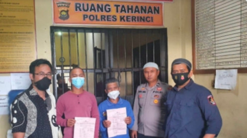 Polisi Tahan Mantan Kades Dan Bendahara Koto Pudung Jambi Diduga Korupsi Dana Desa Senilai