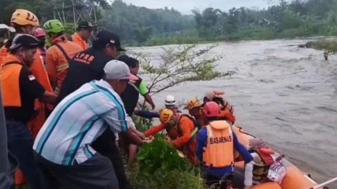 Lima Wisatawan Terjebak Banjir Saat Susur Sungai Di Magelang