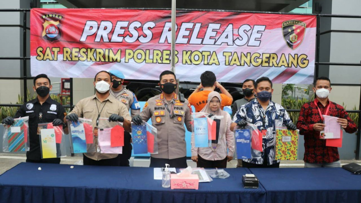 Palsukan Kasur Busa INOAC, Pasutri di Tangerang Mampu Raup Keuntungan Hingga Rp10 Miliar
            - galeri foto