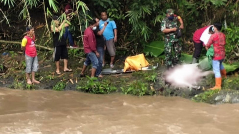 Pria Bertato Ditemukan Tewas Mengambang Tanpa Busana Di Sungai Sagat