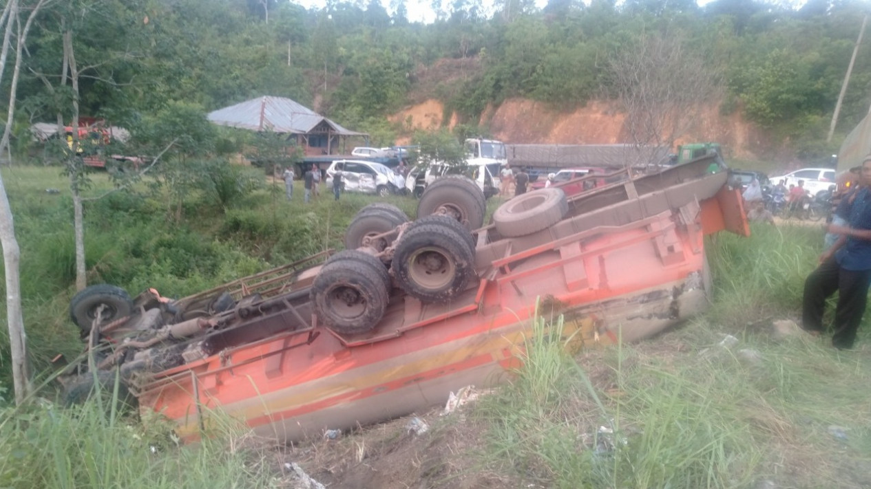 Tabrakan Beruntun Di Jalinsum Nabundong 11 Korban Luka