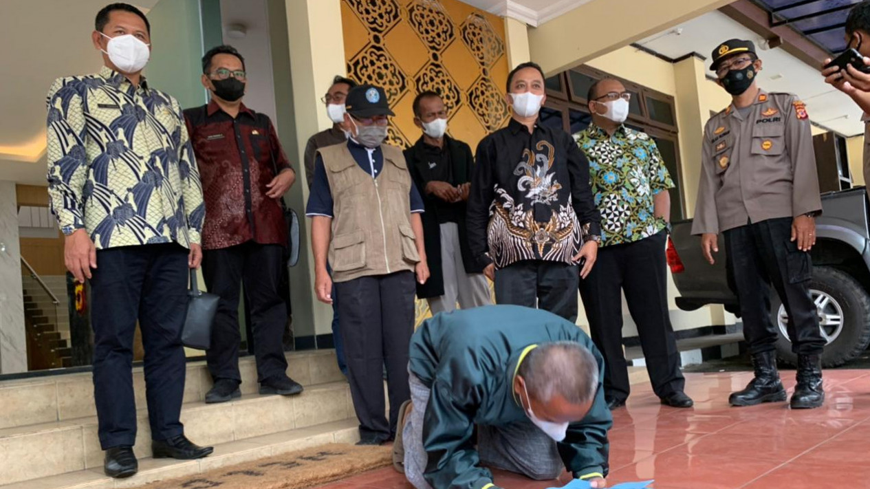 Polres Garut Berlakukan Restorative Justice Kepada Pelaku Pembakaran Sekolah
            - galeri foto