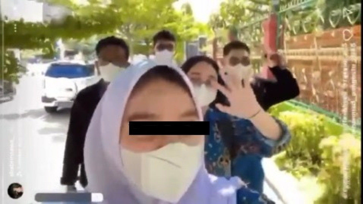 Video Viral, Siswa Siswi SMA di Cirebon Pulang Bareng Usai Diduga Covid-19  oleh Pihak Sekolah