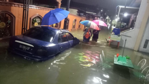 Hujan Sore Hingga Malam, Ratusan Rumah Di Medan Terendam Banjir