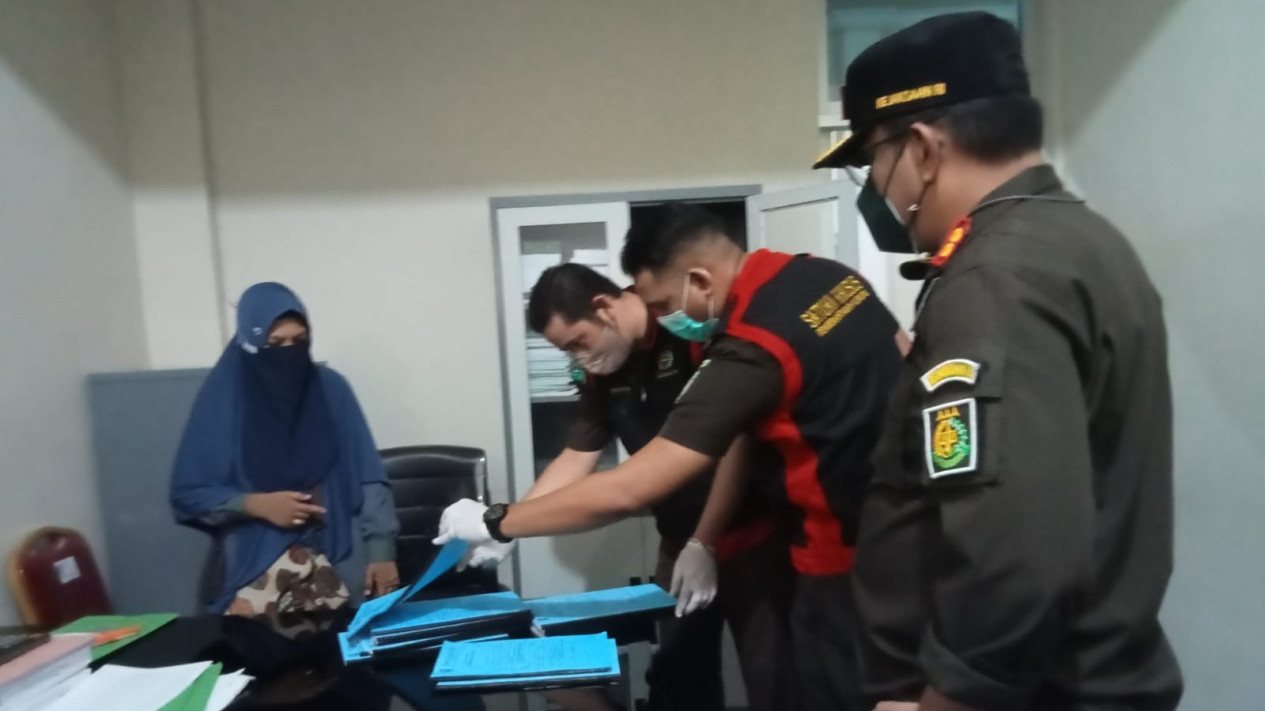 Tim PidSus Kejari Situbondo Geledah Kantor Dinas Lingkungan Hidup, Ada ...