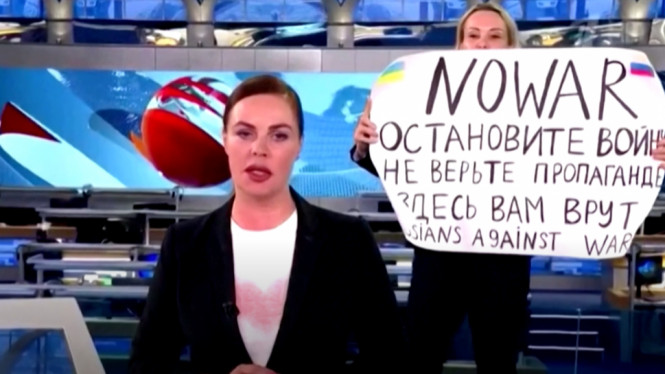 Marina Ovsyannikova Demo Anti Perang Saat Siaran Langsung TV Rusia