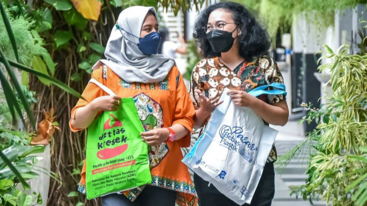 Penggunaan Kantong Plastik Kini Dilarang Di Pasar Surabaya 2039