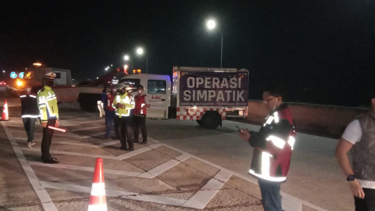 Operasi Mengantuk di Ruas Tol Bakauheni-Terbanggi, 100 Pengendara Didapati Mengantuk
            - galeri foto