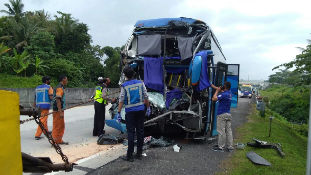 Bus Tabrak Truk Di Tol Semarang–Solo Km 478, Satu Orang Meninggal Dunia