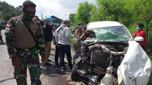 Kecelakaan Antara Truk Dan Minibus, Satu Orang Tewas Di Lokasi Kejadian