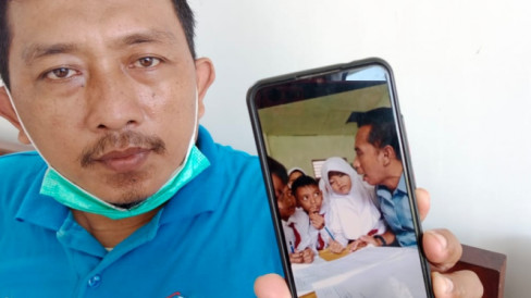 Ribut Santoso, Guru Viral Asal Lumajang yang Gemar Bikin Konten Tiktok