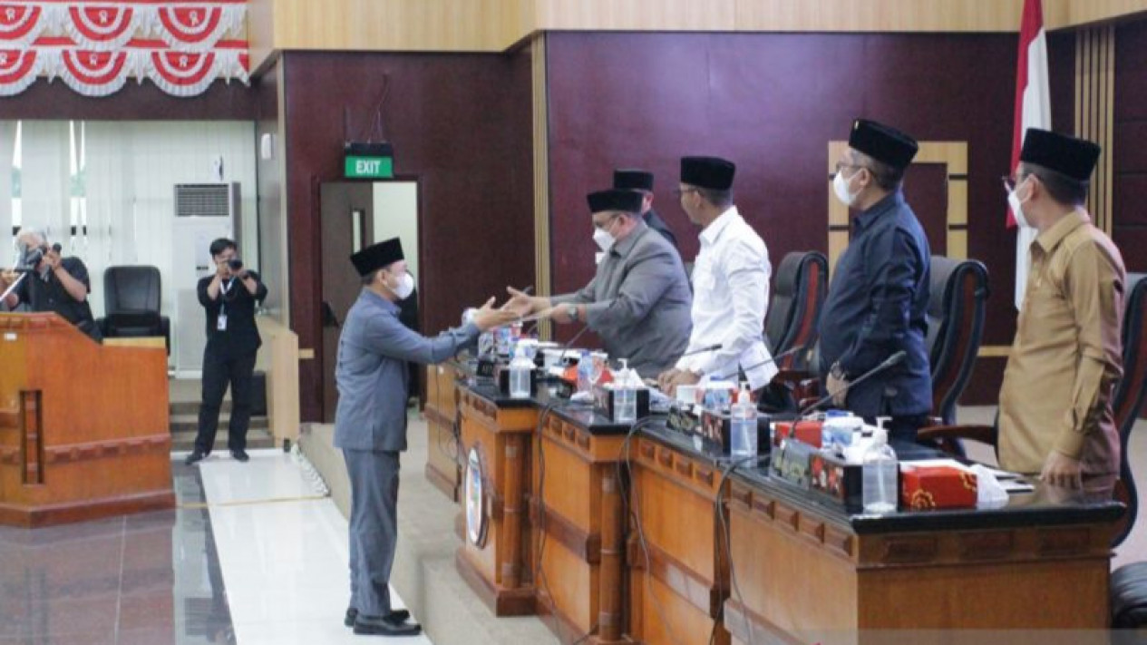 DPRD Kota Bogor Sahkan Perda Penanganan Kesejahteraan Sosial
            - galeri foto