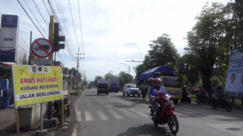 Jelang Puncak Arus Mudik Sejumlah Ruas Jalan Rusak Di Lumajang Belum Diperbaiki