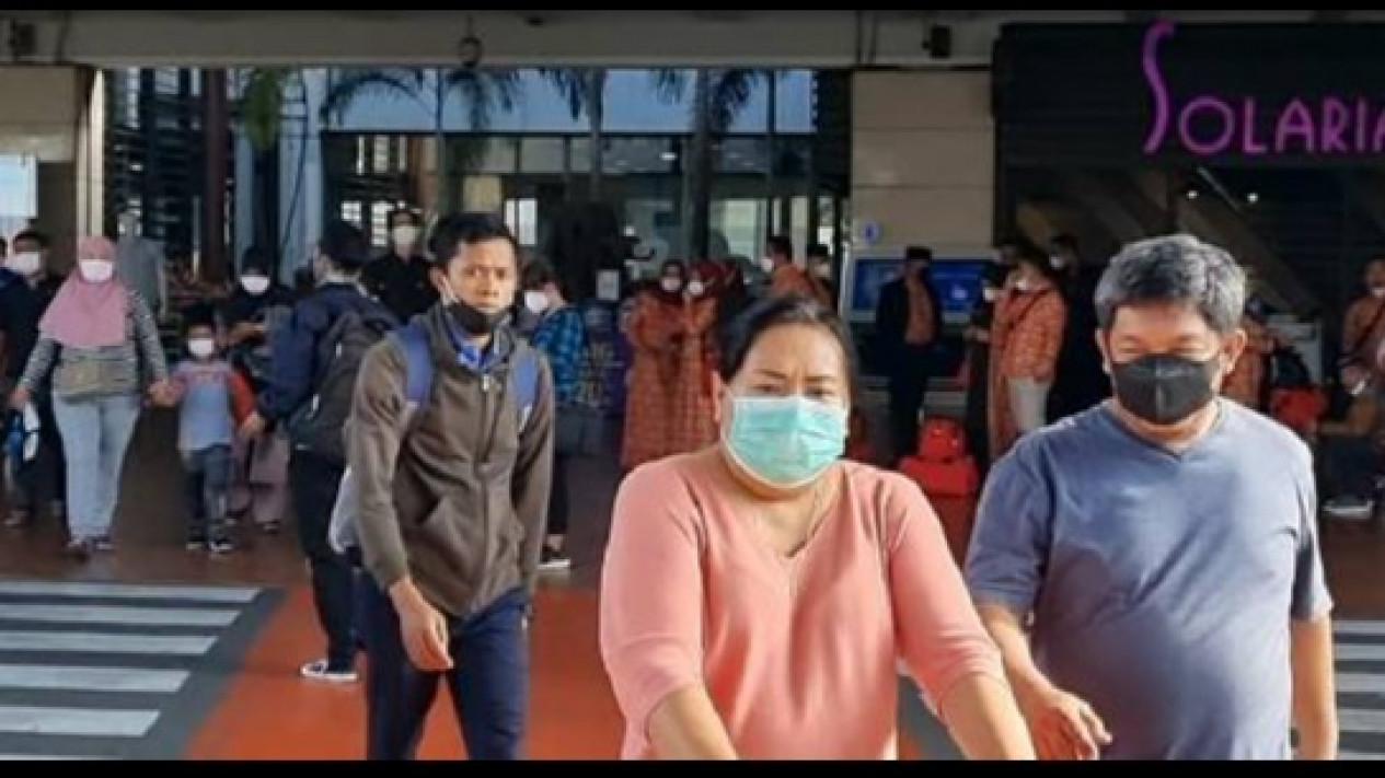 Puncak Arus Balik 150 Ribu Penumpang Padati Bandara Soetta 5610