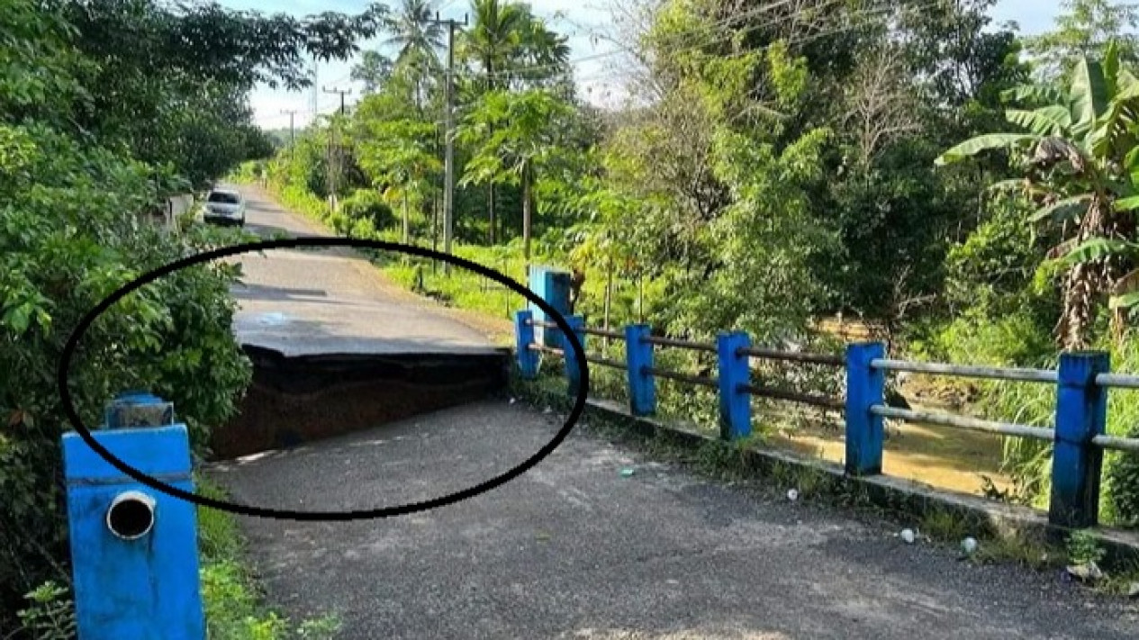 Jembatan Penghubung Antar Desa Di Maros Amblas Tergerus Air