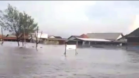 Ribuan Hektare Lahan Tambak Di Brebes Teredam Banjir Rob, Kerugian ...