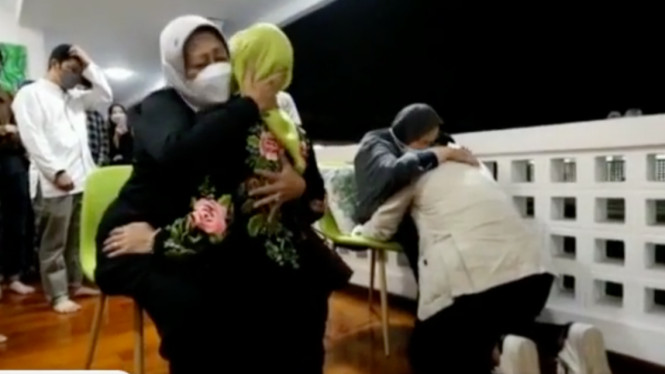 Can’t stand to watch this video, Arriving in Indonesia Ridwan Kamil and Atalia cry in mother’s arms, accept Eril’s departure