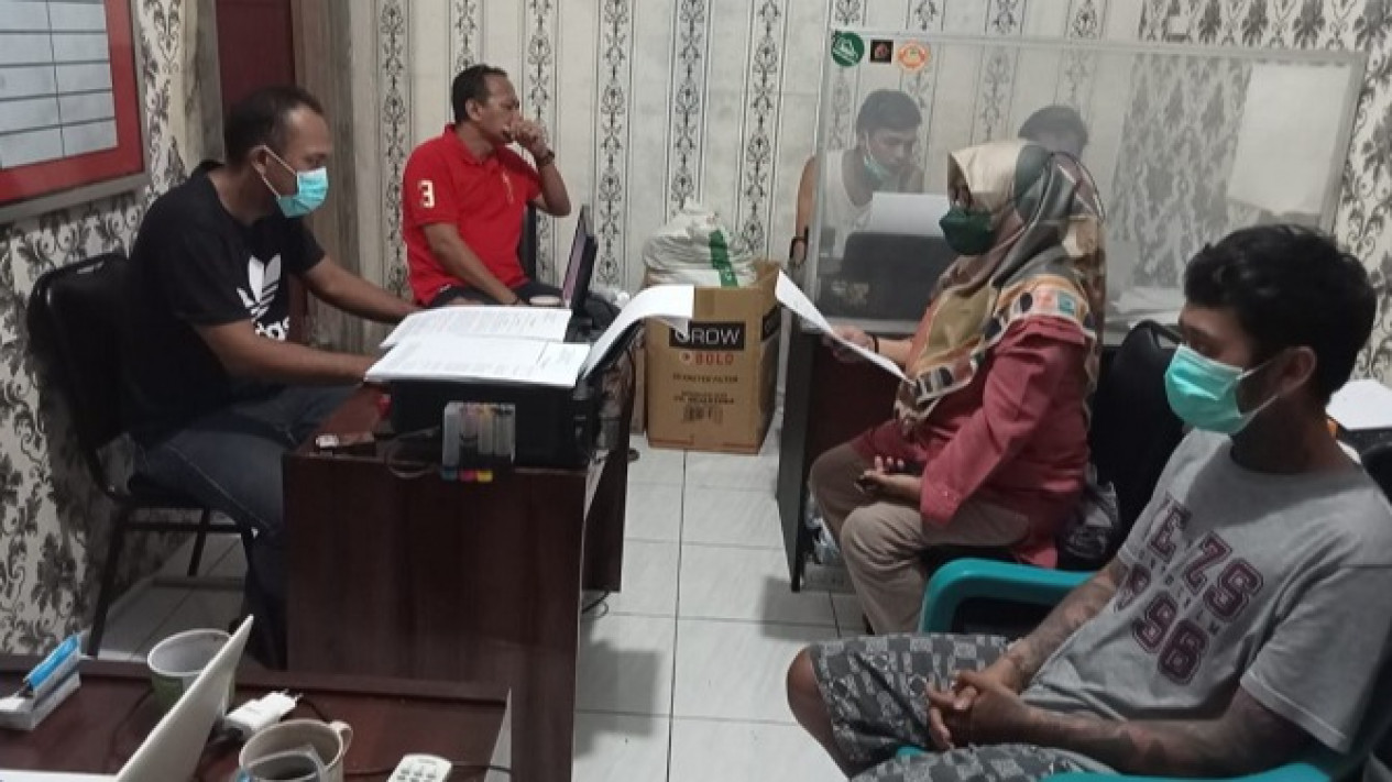 Asyik Pesta Sabu Di Rumah Kontrakan 4 Pria Di Banyumas Digerebek Polisi 