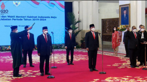 Reshuffle Kabinet Indonesia Maju, Presiden Jokowi Resmi Lantik Menteri ...