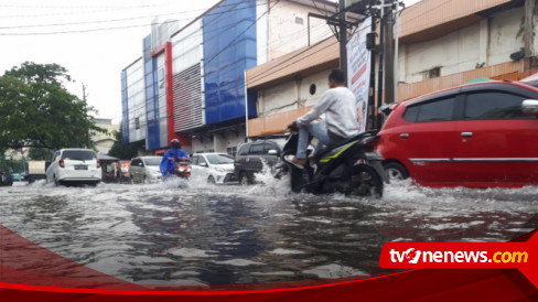 Hujan Deras, Sebagian Wilayah Kota Medan Banjir, Warga Singgung Bobby ...