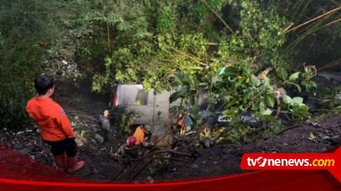 Bus Pariwisata Rombongan Siswa SD Terjun Ke Jurang Di Tasikmalaya, 3 ...