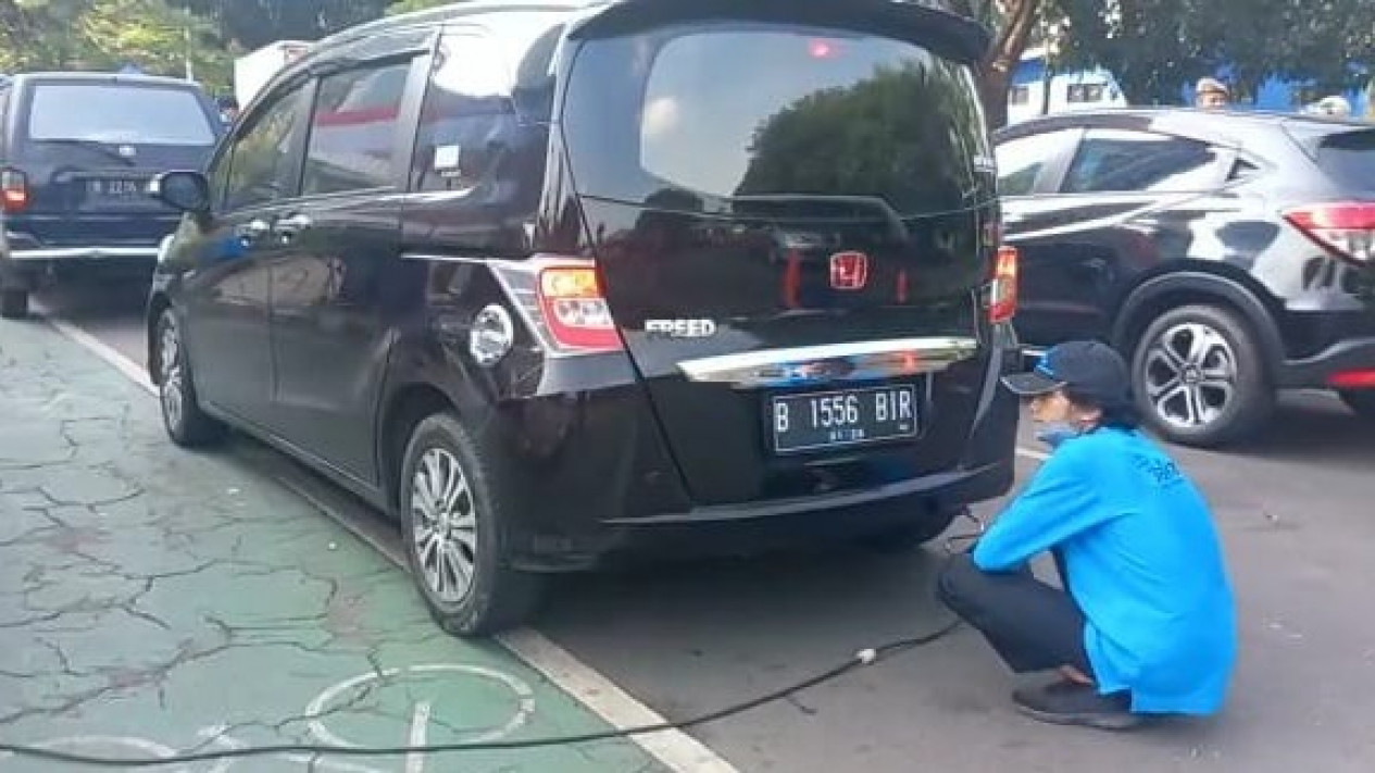 Pemkot Jakbar Targetkan 2.500 Mobil Ikut Program Uji Emisi Gratis Selama Tiga Hati Berturut-turut
            - galeri foto