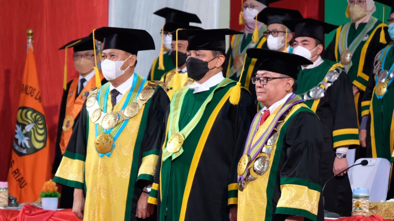 Selamat! Wakapolri Komjen Pol Gatot Eddy Pramono Resmi Dikukuhkan Sebagai Guru Besar Kehormatan Universitas Riau
            - galeri foto