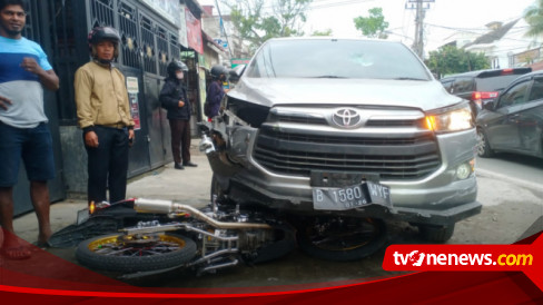 Pencuri Mobil Tabrak Pengendara Sepeda Motor, Nyaris Tewas Diamuk Massa