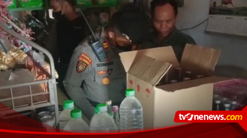 Polisi Gerebek Toko Miras Berkedok Peracangan, Puluhan Botol Arak Diamankan