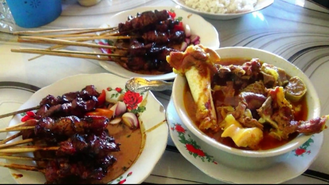 Lezatnya Sate dan Gule Balungan Wedus Gembel di Warung Sate Legendaris ...