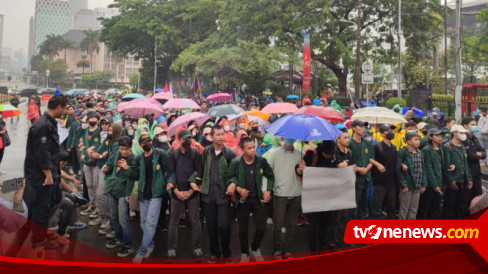 Ribuan Mahasiswa BEM Seluruh Indonesia Unjuk Rasa Tolak BBM Di Jakarta