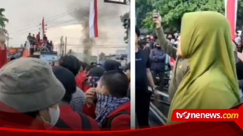 Viral Emak-emak Marahi Mahasiswa yang Menutup Jalan saat Demo Tolak