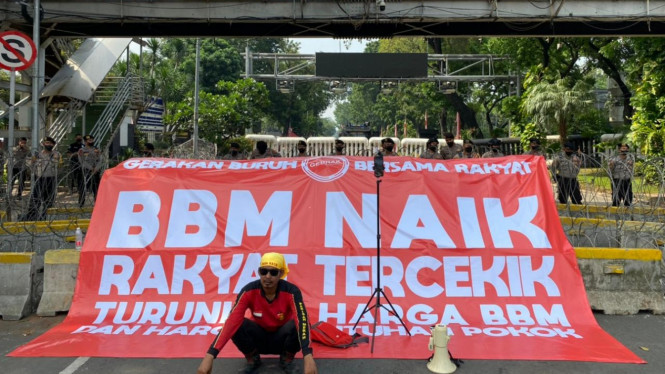 Gegara Kebijakan Harga BBM Naik, Kepuasan Rakyat Kepada Presiden Jokowi ...