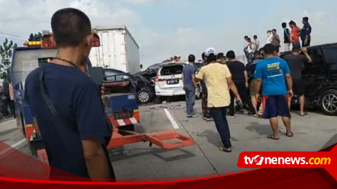 Sejumlah Kendaraan Terlibat Kecelakaan Beruntun Di Tol Pejagan-Pemalang ...