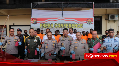 Buntut Demo 'Save Gubernur Papua', Polisi Tangkap 14 Pengunjuk Rasa ...