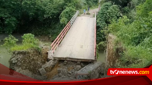 Jembatan Penghubung Dua Desa Di Babakan Madang Bogor Ambruk, 650 Kepala ...