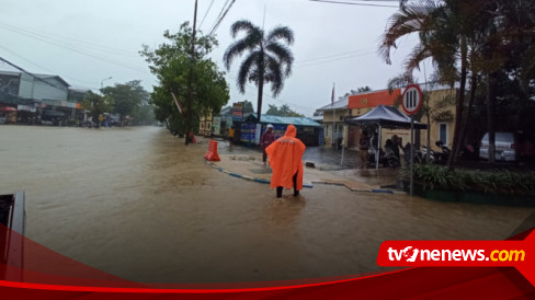 Diguyur Hujan Deras, Ruas Jalan Utama Kota Pacitan Tergenang Banjir