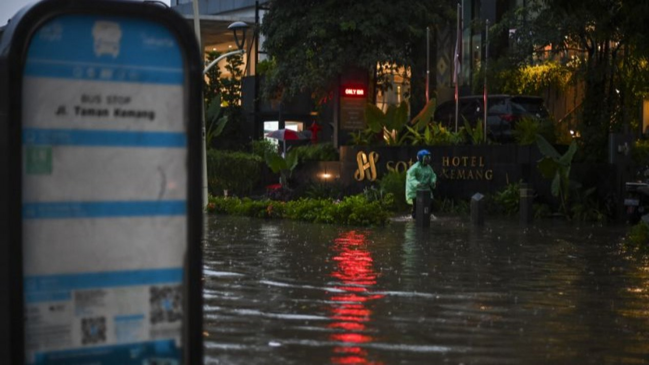 Ratusan Pompa Air Dikerahkan Sedot Genangan di Jakarta
            - galeri foto