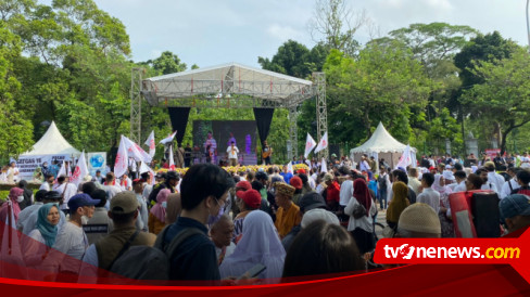 Acara Perpisahan Anies, Ratusan Masyarakat Padati Jalan Medan Merdeka