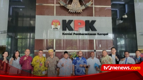 Datangi KPK, Dokter Pribadi dan Kuasa Hukum Lukas Enembe Beberkan Hasil Rekam Medis