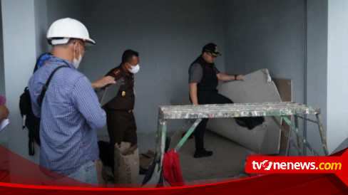 Bupati Kediri Marah Temukan Material Tak Sesuai Spek hingga Tendang Plafon