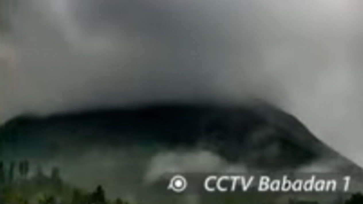 Gunung Merapi Tertutup Kabut, BPPTKG Memantau Terdengar Suara Guguran 3 ...